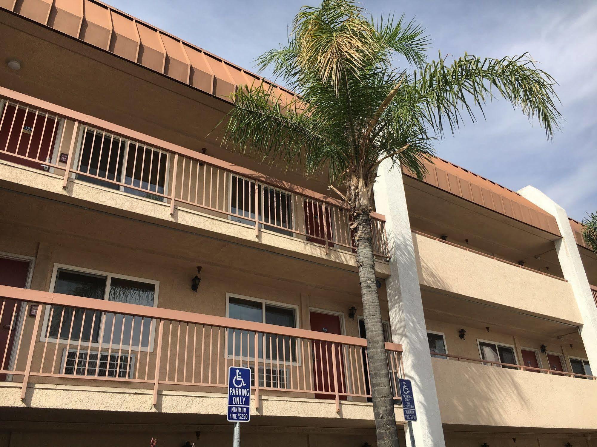 Days Inn By Wyndham Ontario Airport Exterior foto